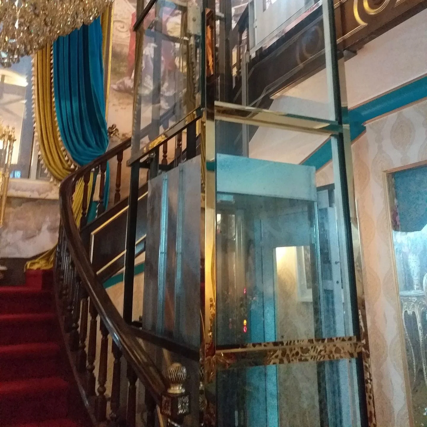 نمونه کار آسانسور ویلایی شیشه ای ولنجک